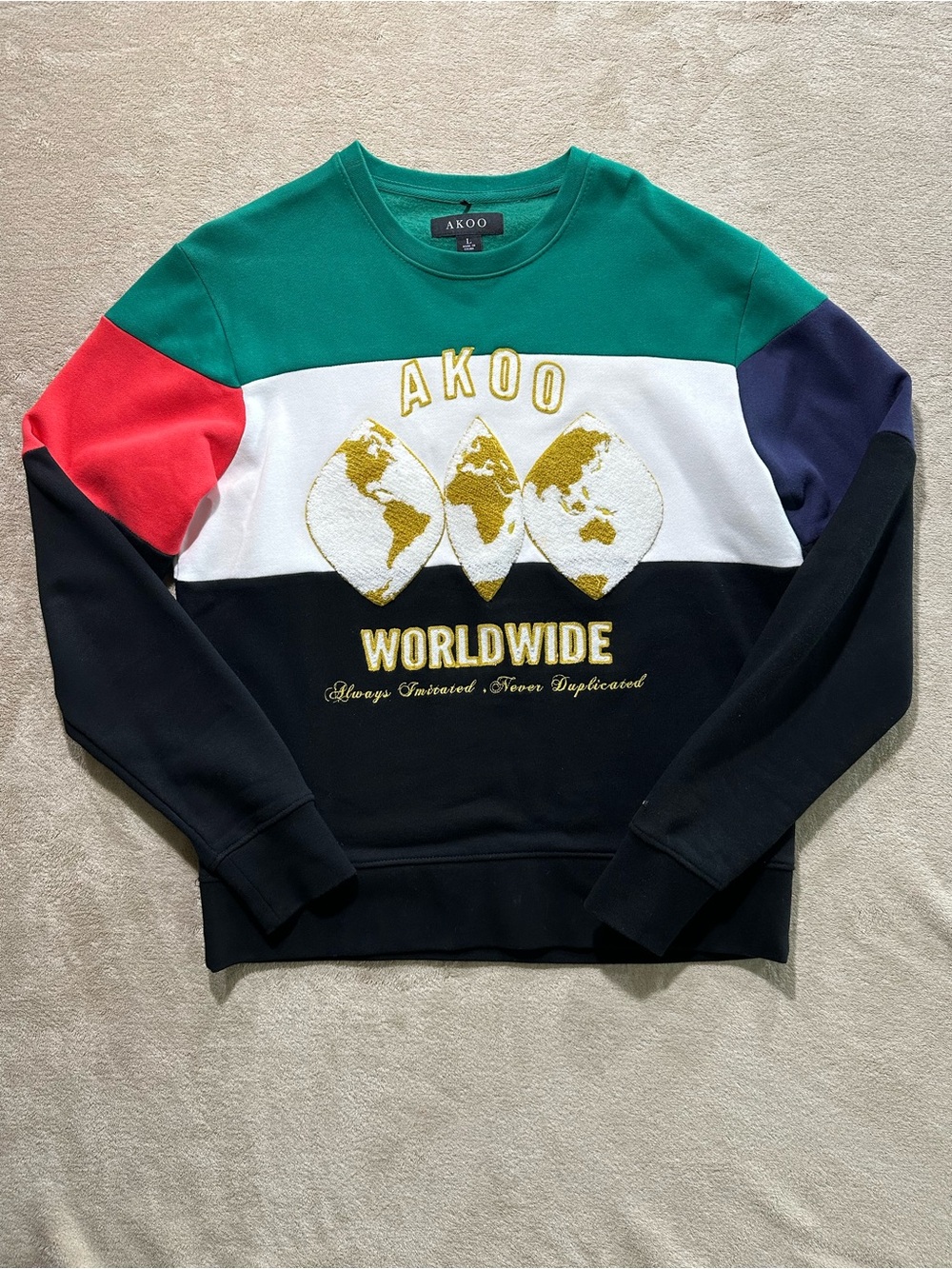 AKOO Worldwide Men’s L Colorblock Embroidered Globe Crewneck Sweatshirt